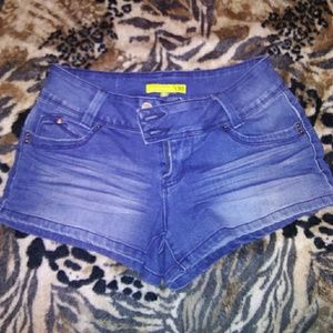 💕 YMI. Wanna betta butt.  Shorts shorts. 💕